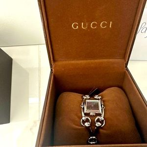 Gucci signoria bracelet watch with blue quartz face - NWT